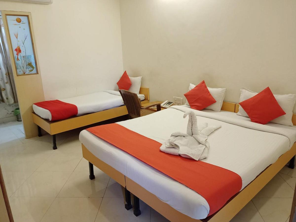 Hotel Wayfare Ширди Екстериор снимка